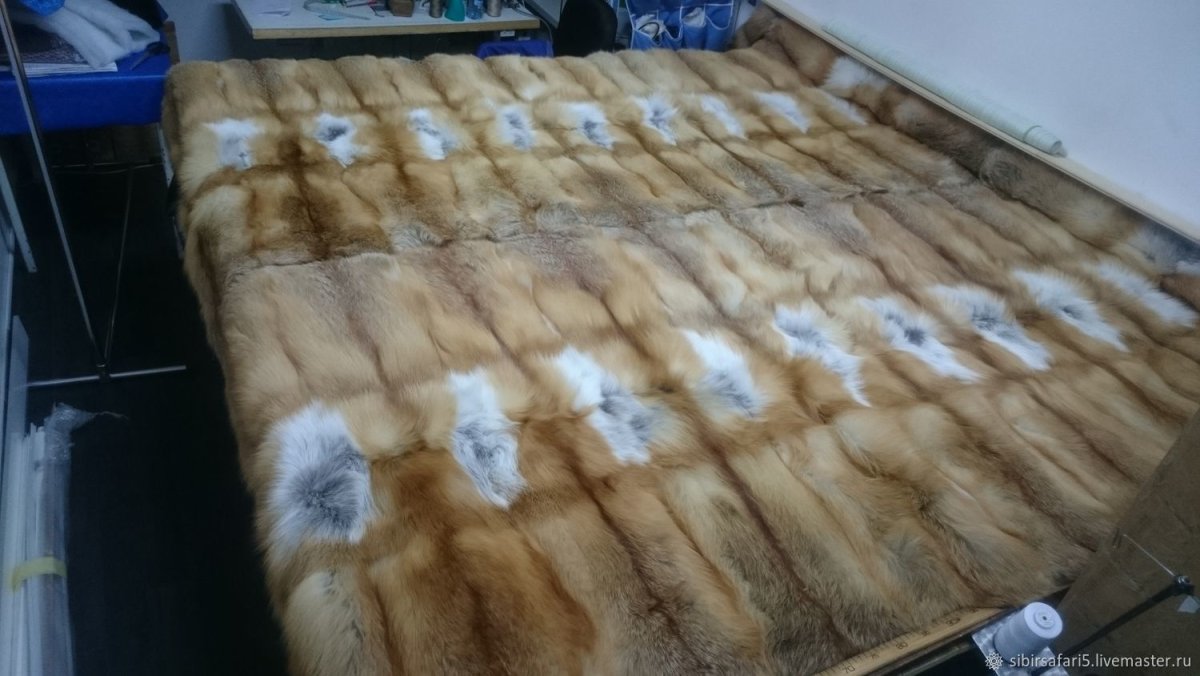Плед из Лисьих шкур