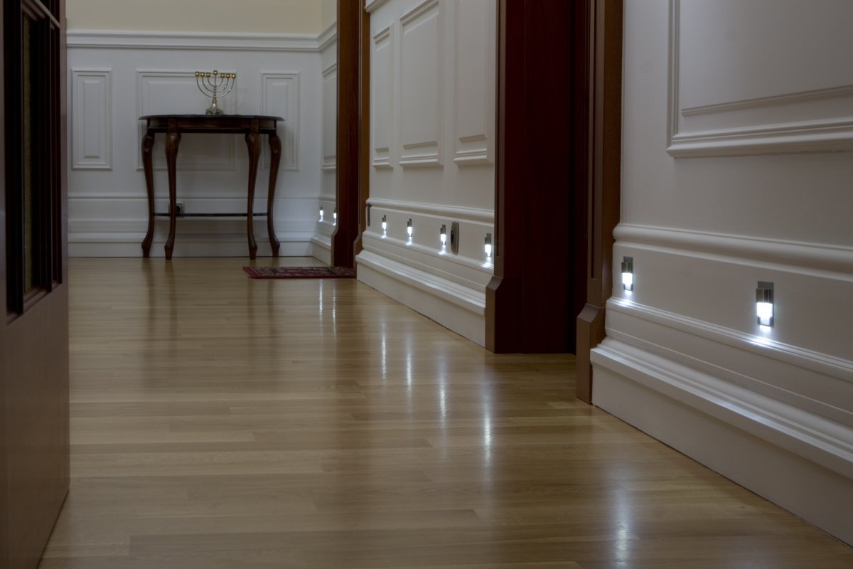 Потолок в коридоре Минимализм