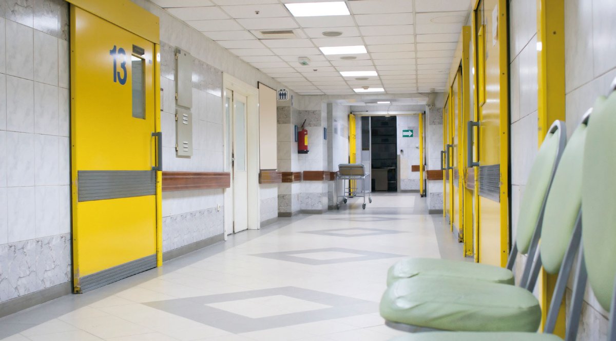 Коридор больницы сбоку