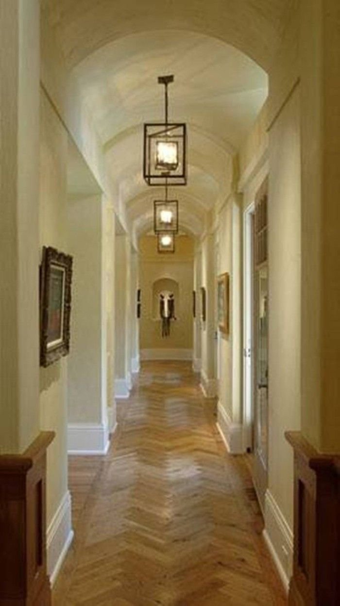 потолки в длинный коридор фото
