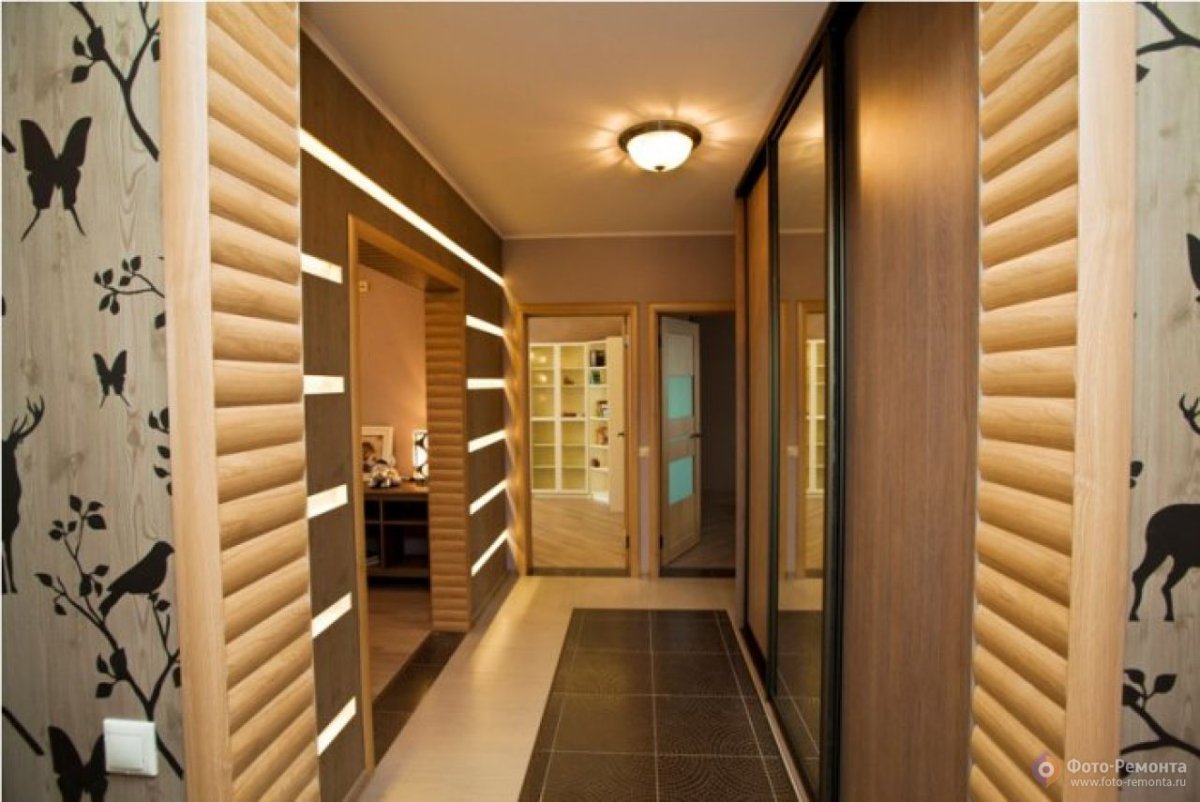 Стеновые панели в узком коридоре