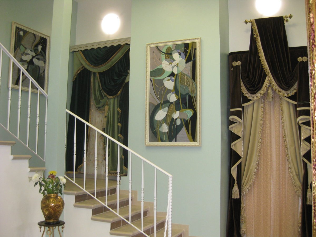 Штора на узкое окно в коридоре