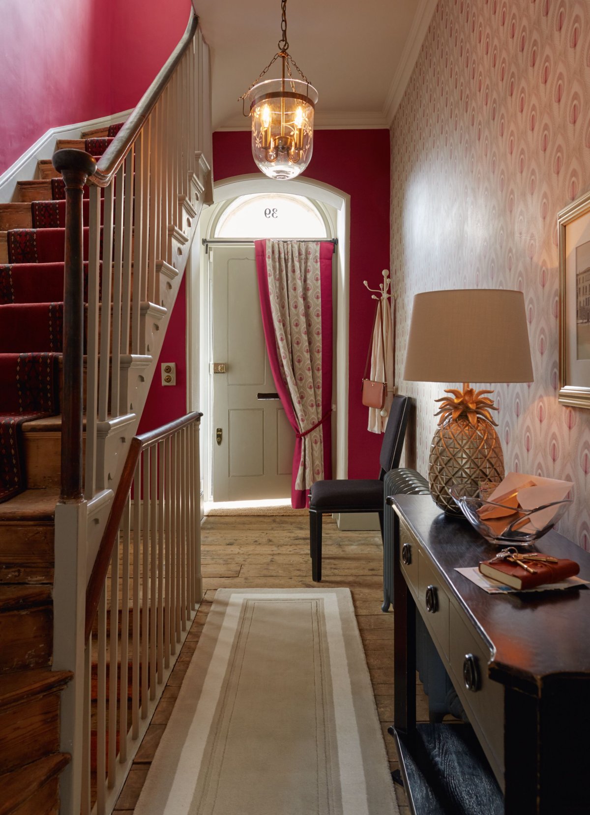 Шторы в коридор с лестницей