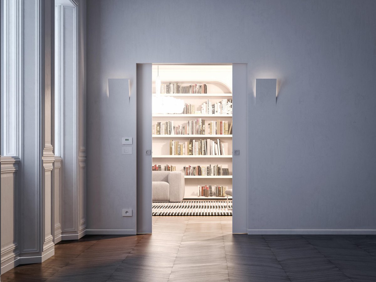 Скрытая дверь в прихожей