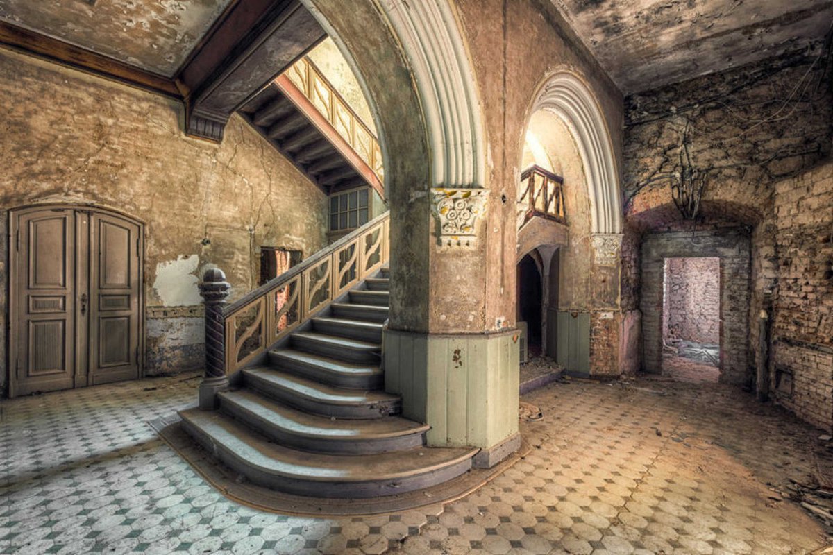 Старинный замок внутри