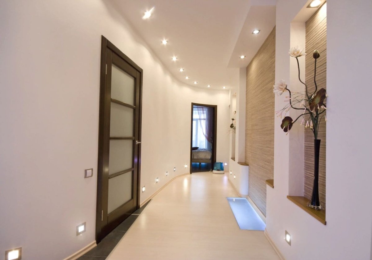 Потолок в коридоре