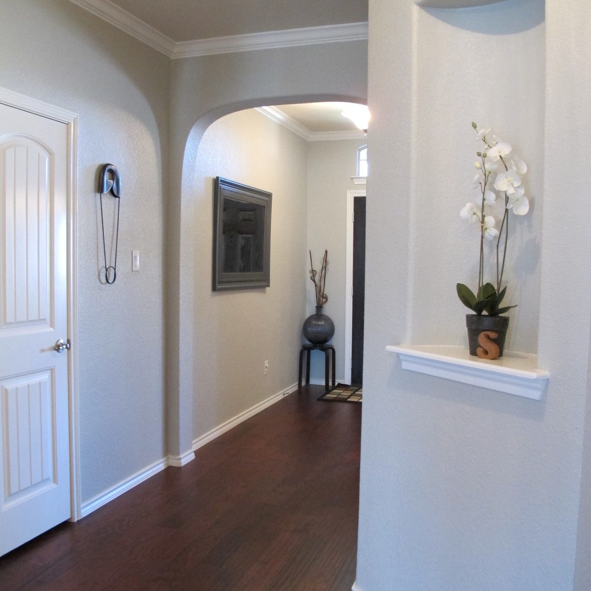 Углубление в стене в коридоре