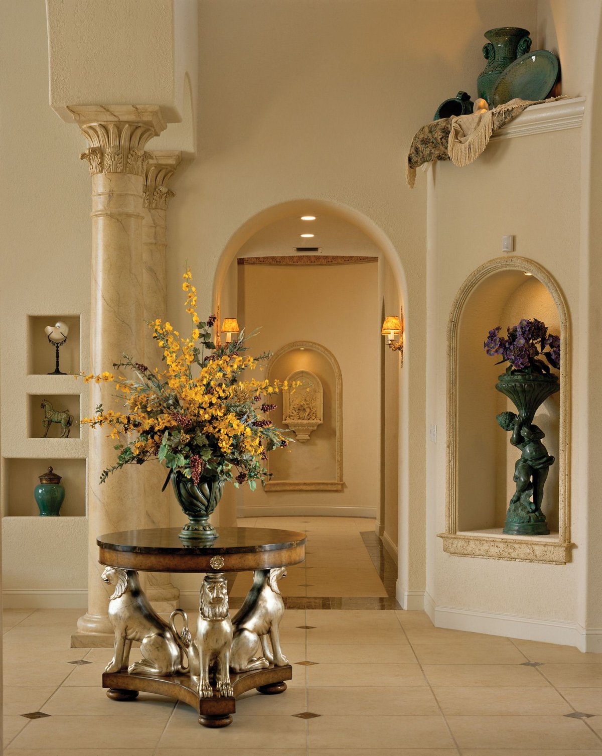 Диванчик в прихожей интерьер