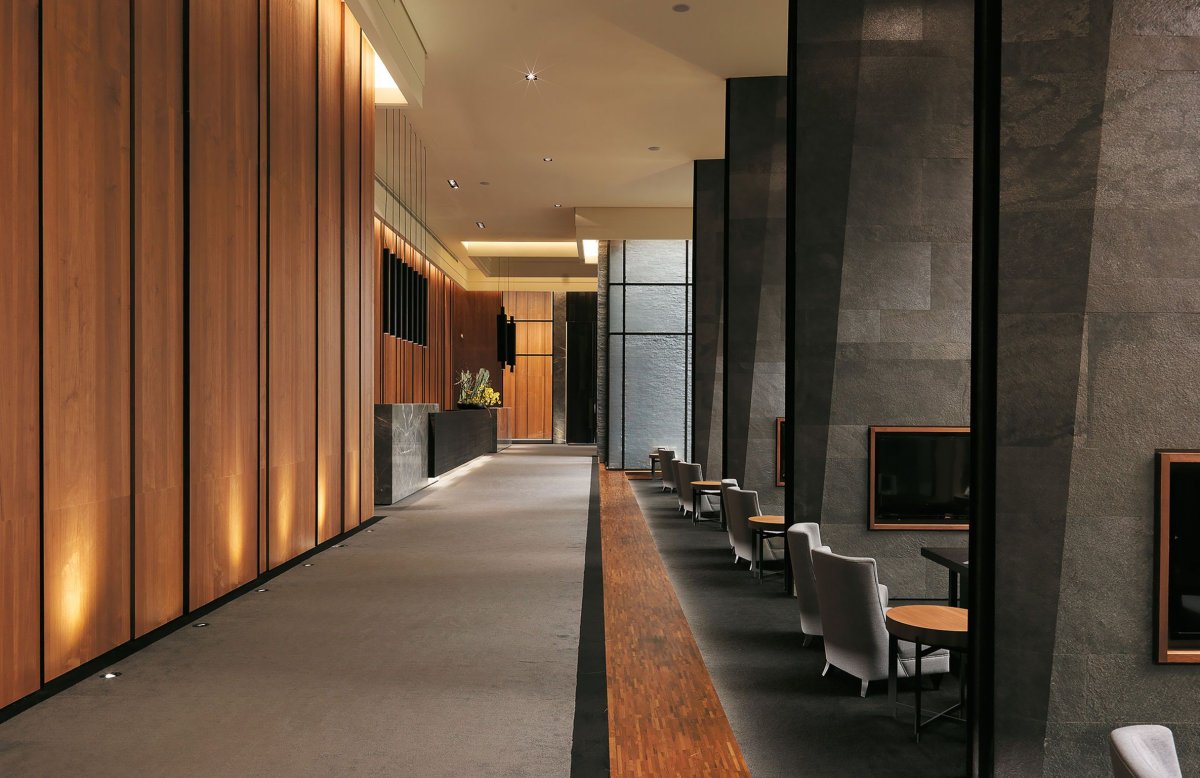 Интерьер офисного коридора