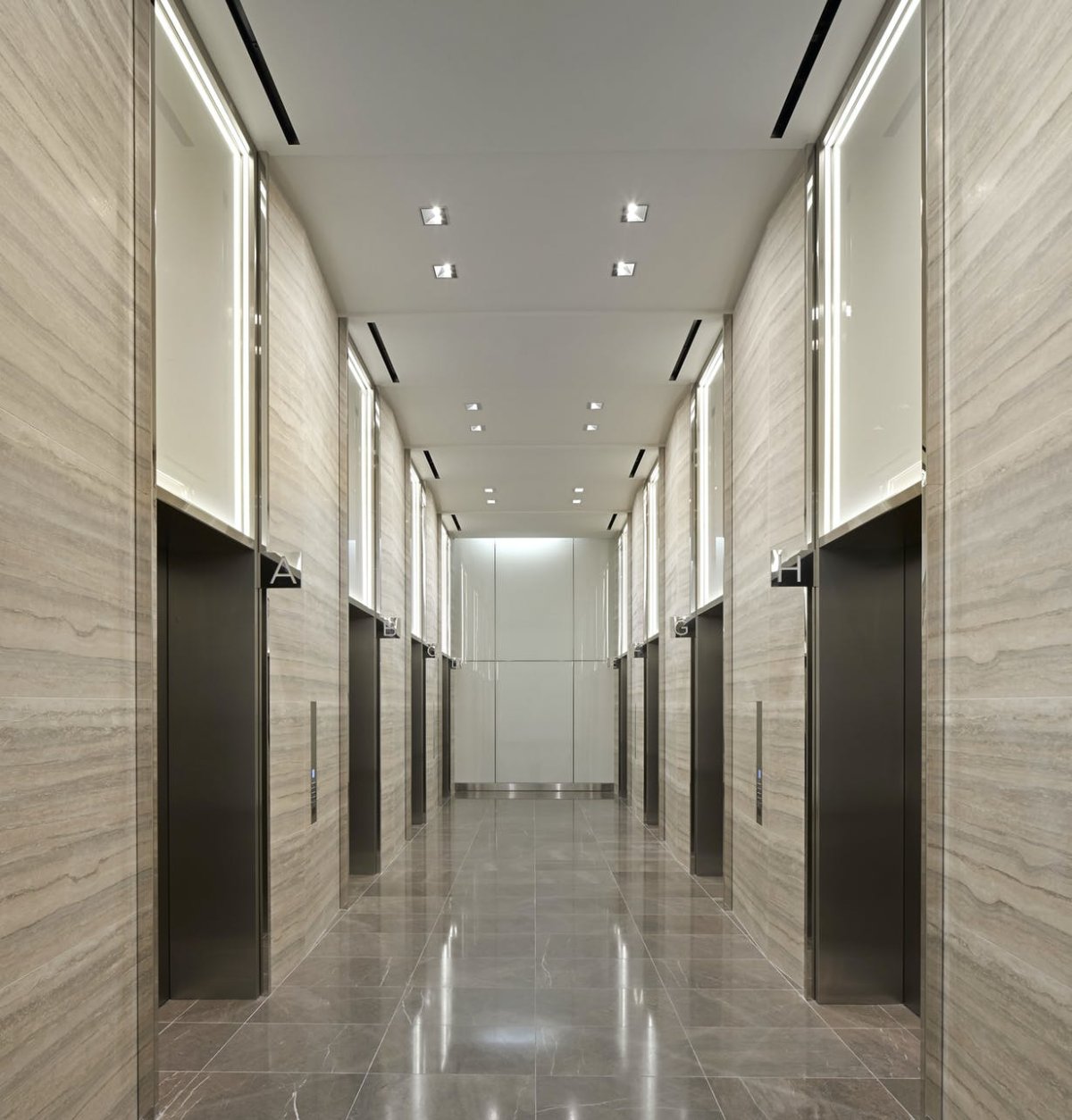 Отделка лифтового холла