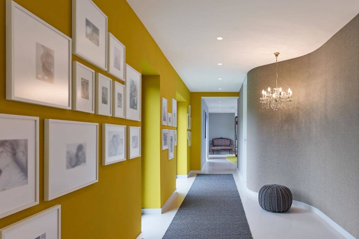 Желто серые стены