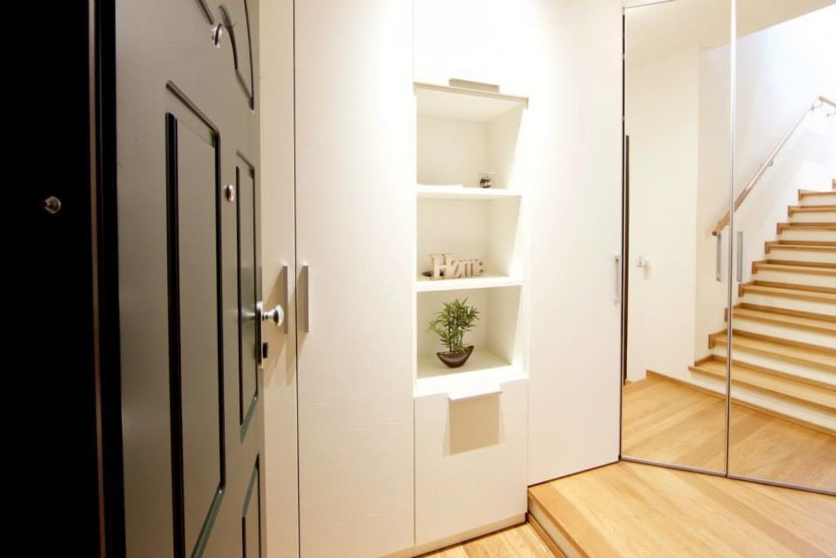 Прихожая в нише коридора