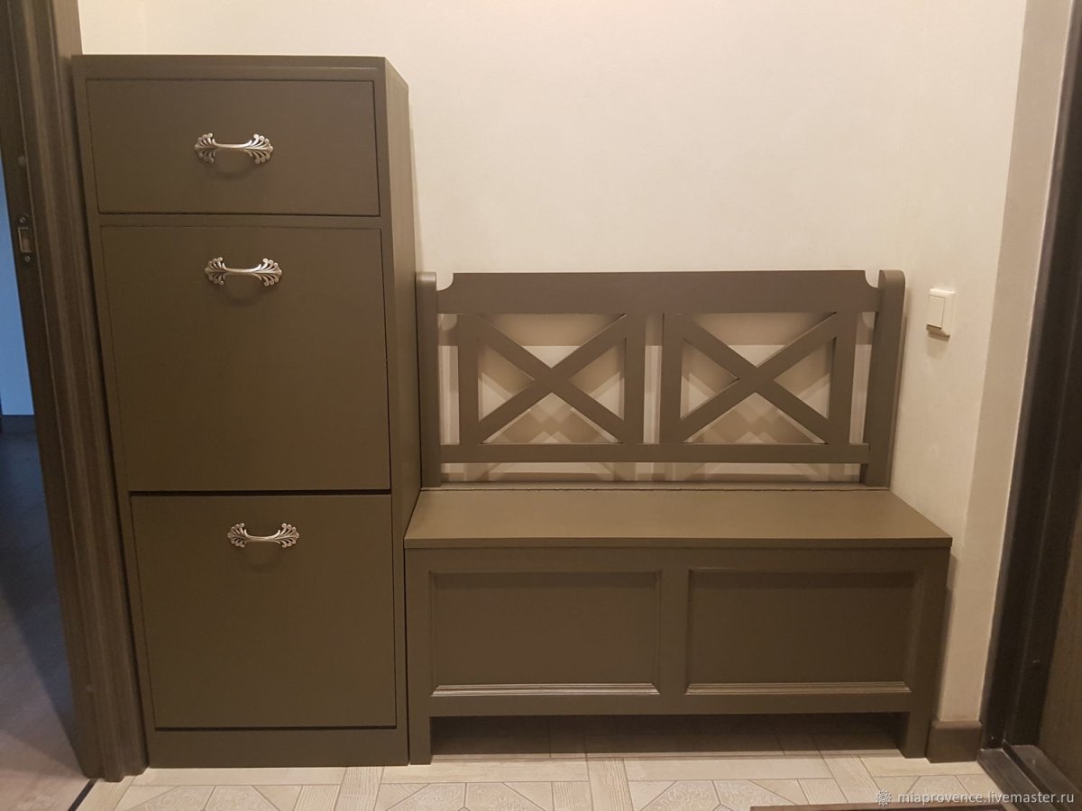 Скамья в прихожую