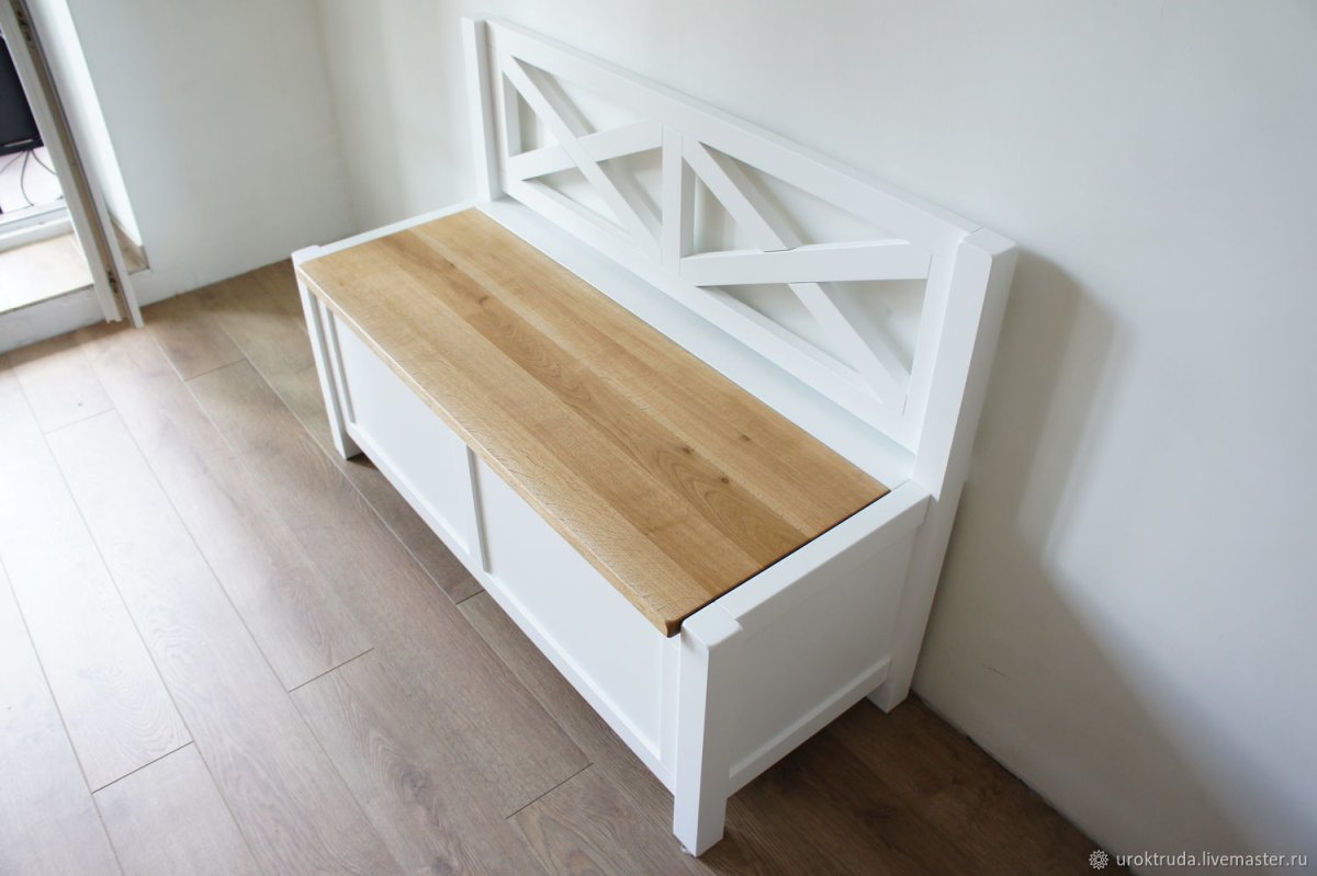 Длинная скамья в прихожую