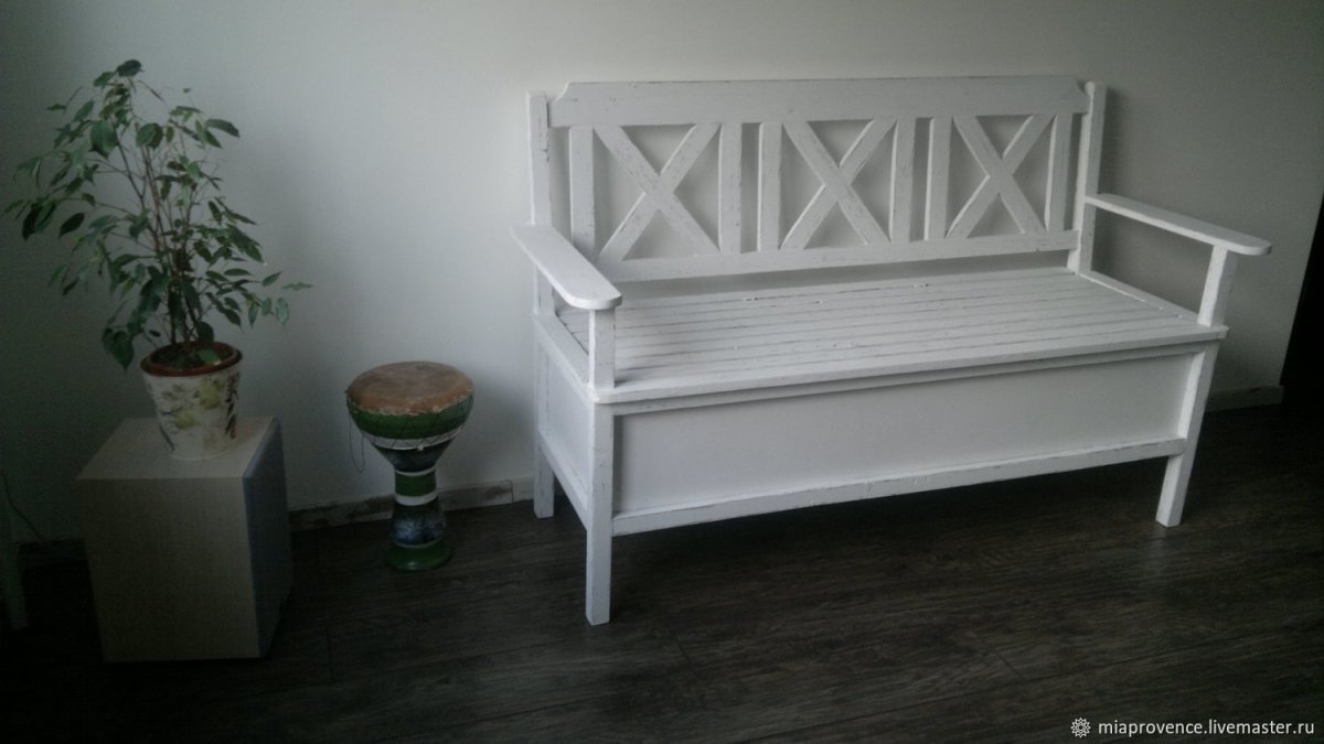 Скамейка в прихожую