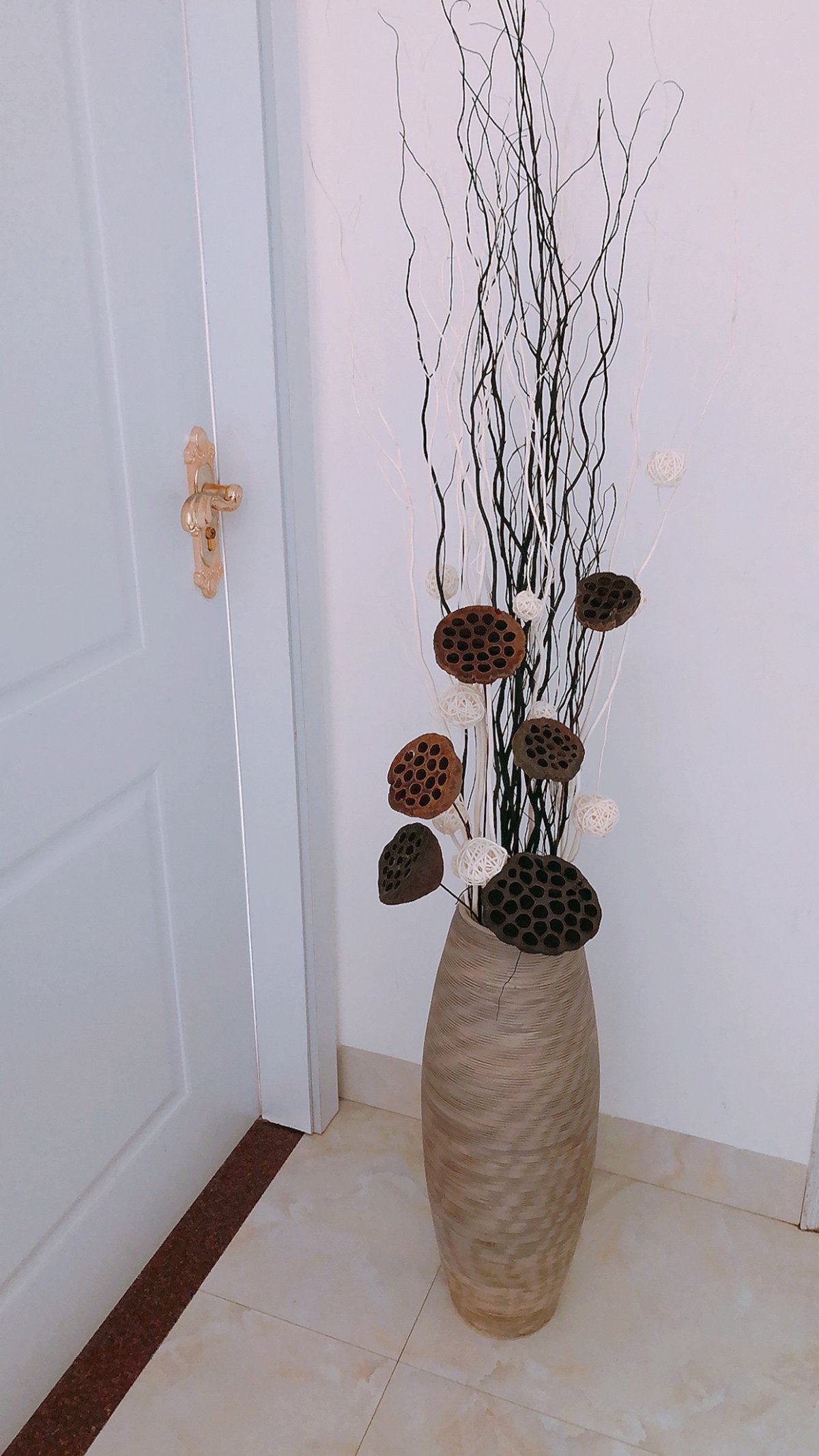 Ваза для интерьера напольная металлическая высокая