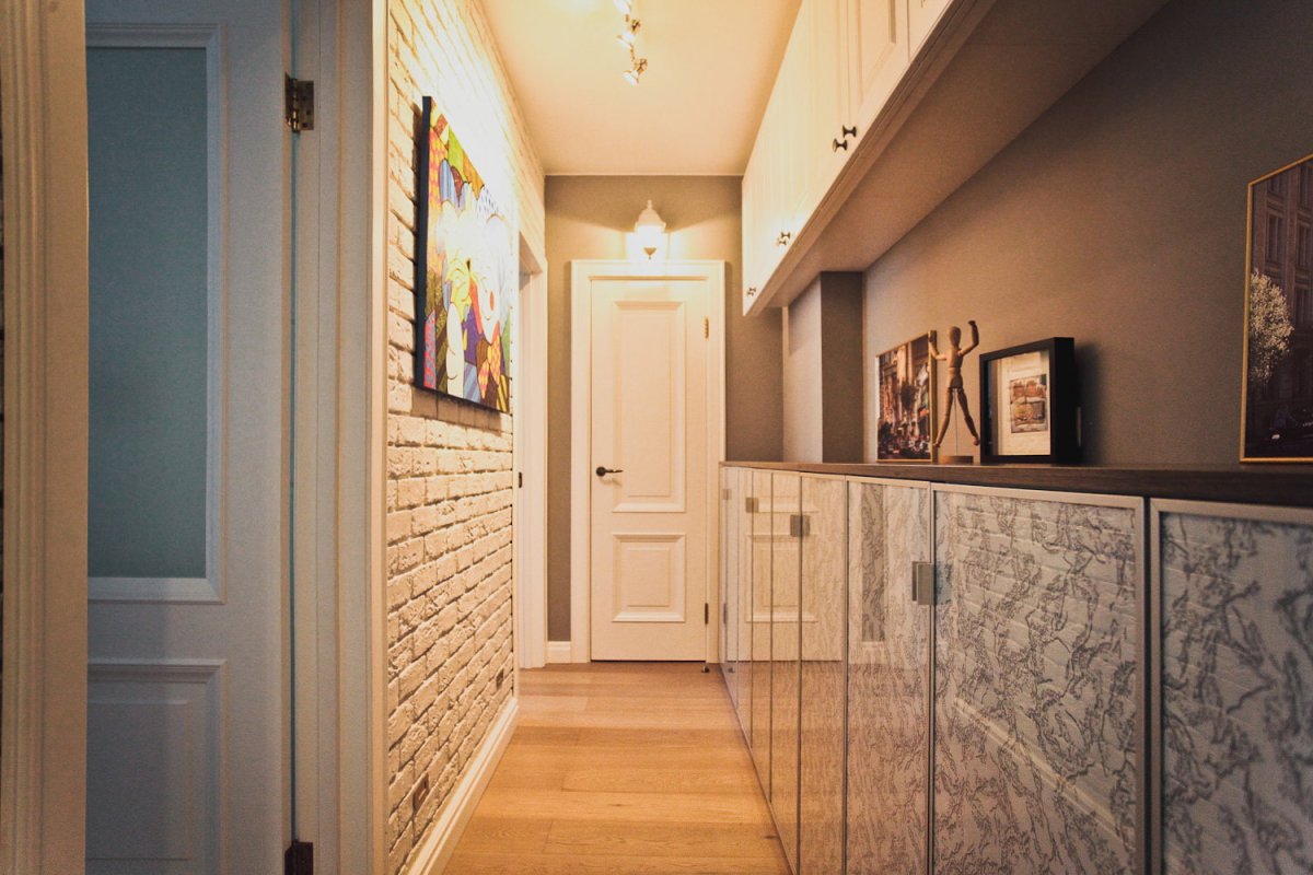 Длинный узкий коридор