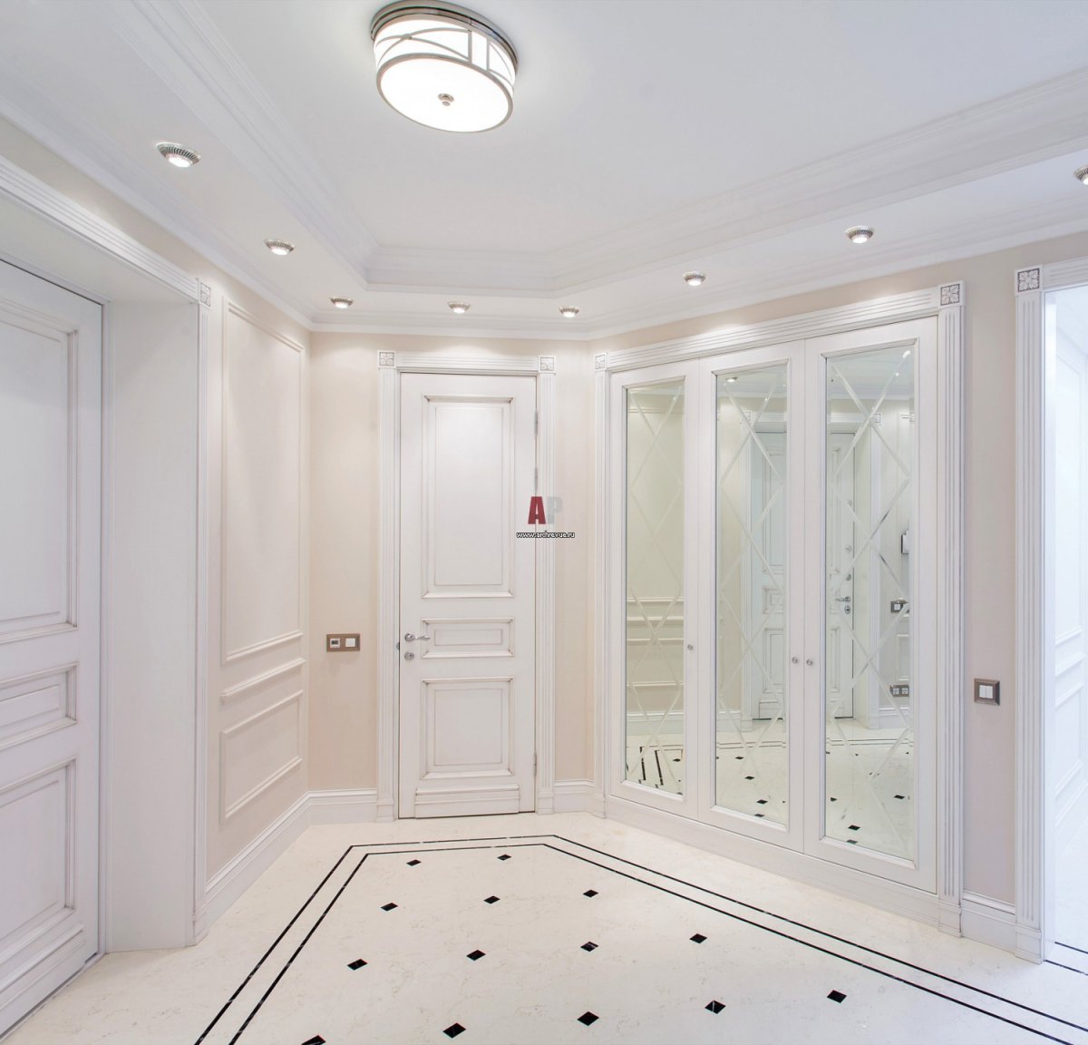 Прихожая в белых тонах