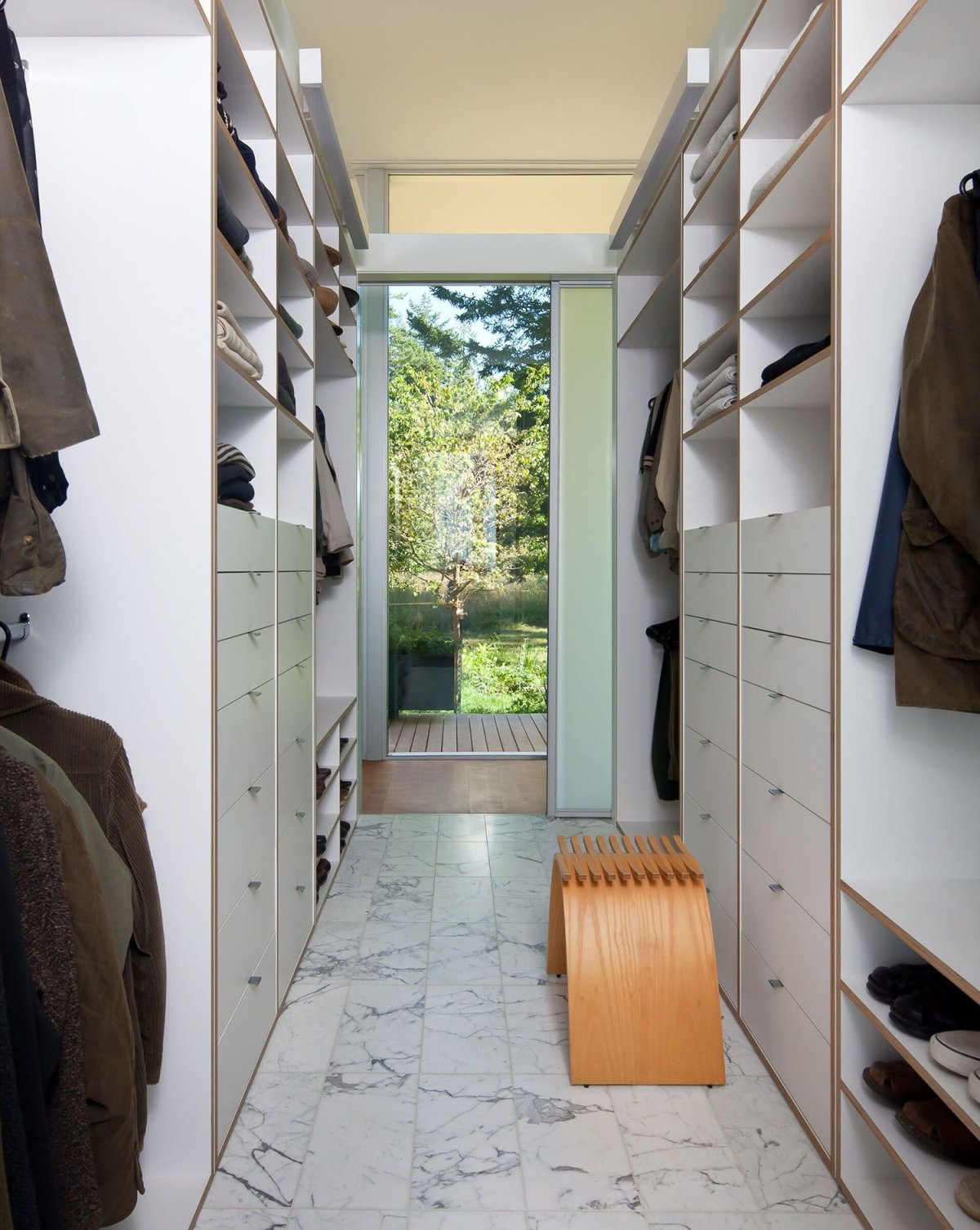 Маленькие гардеробные в прихожей