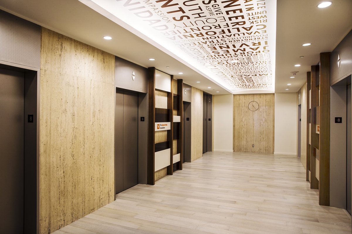 Коридор офисного здания