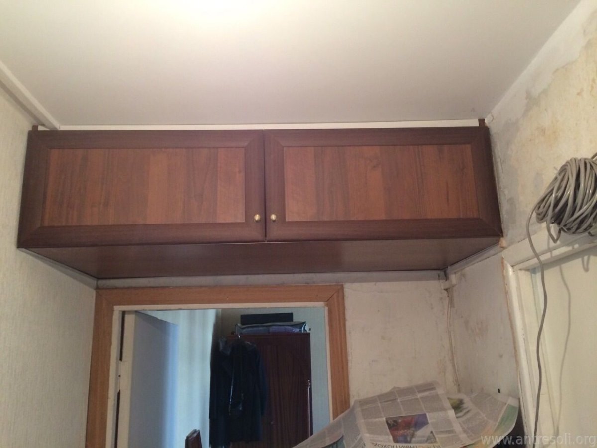 Антресоли в прихожей