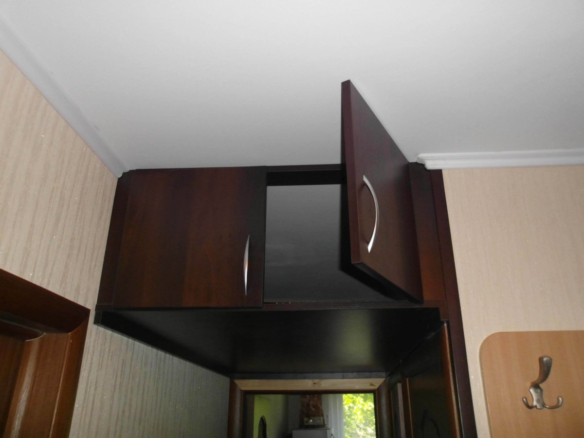 Антресоли в прихожей