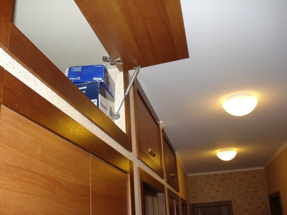 Антресоли в прихожей