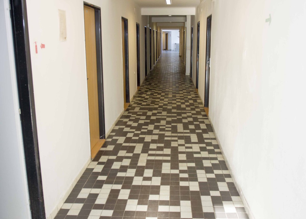 Общежитие длинный коридор