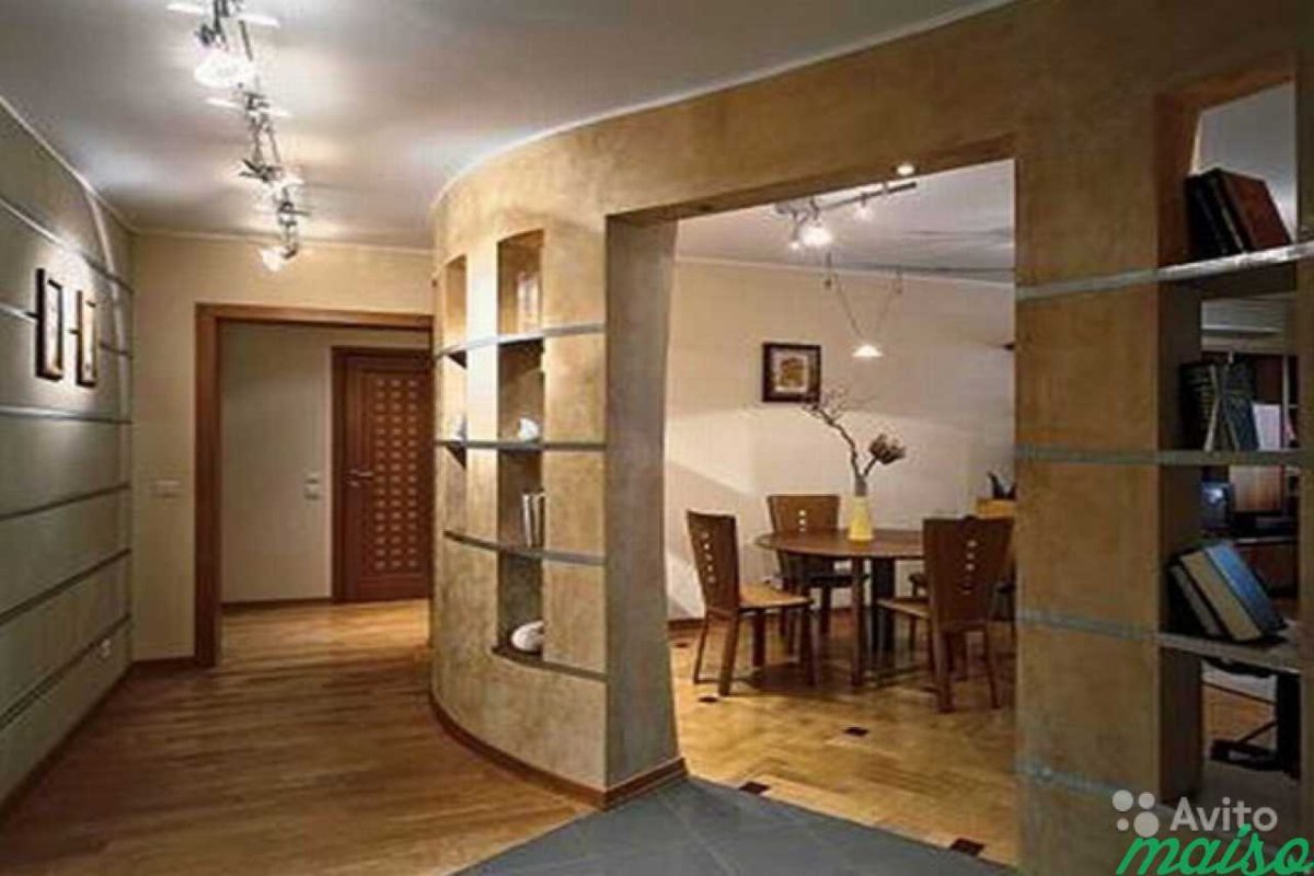 Перегородка между залом и коридором