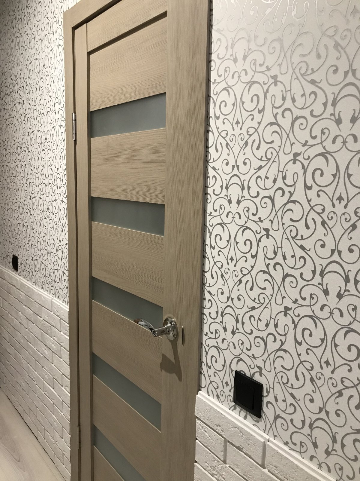 Дизайнерская поклейка обоев