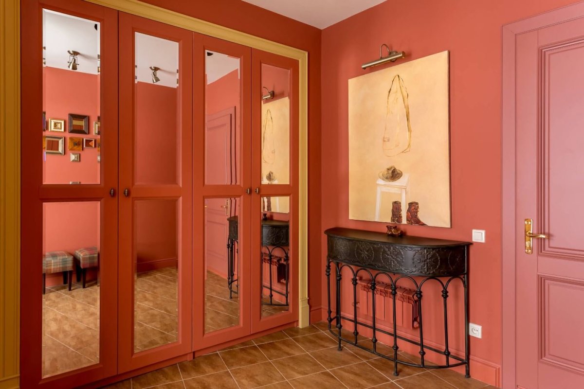 Прихожая в терракотовом цвете