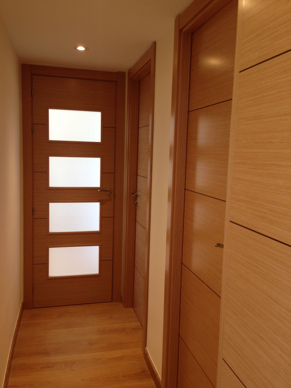 Рыжие двери в интерьере