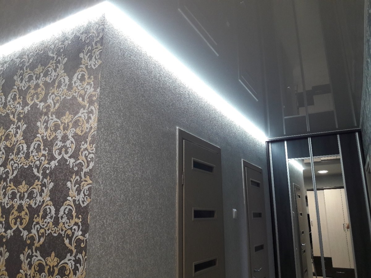 Парящий потолок в коридоре