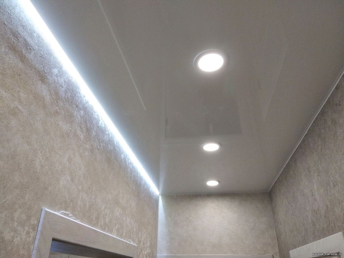 Парящий потолок натяжной с подсветкой в прихожую
