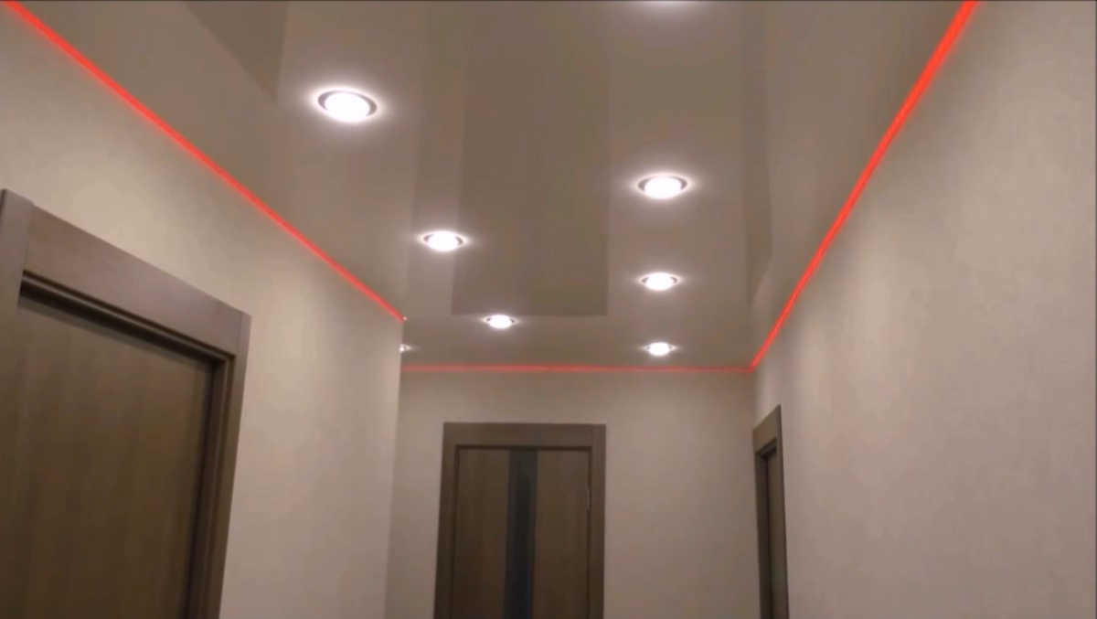 Парящий потолок в прихожей