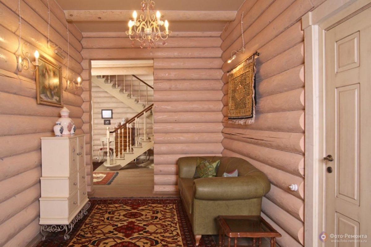 Прихожая в деревянном доме