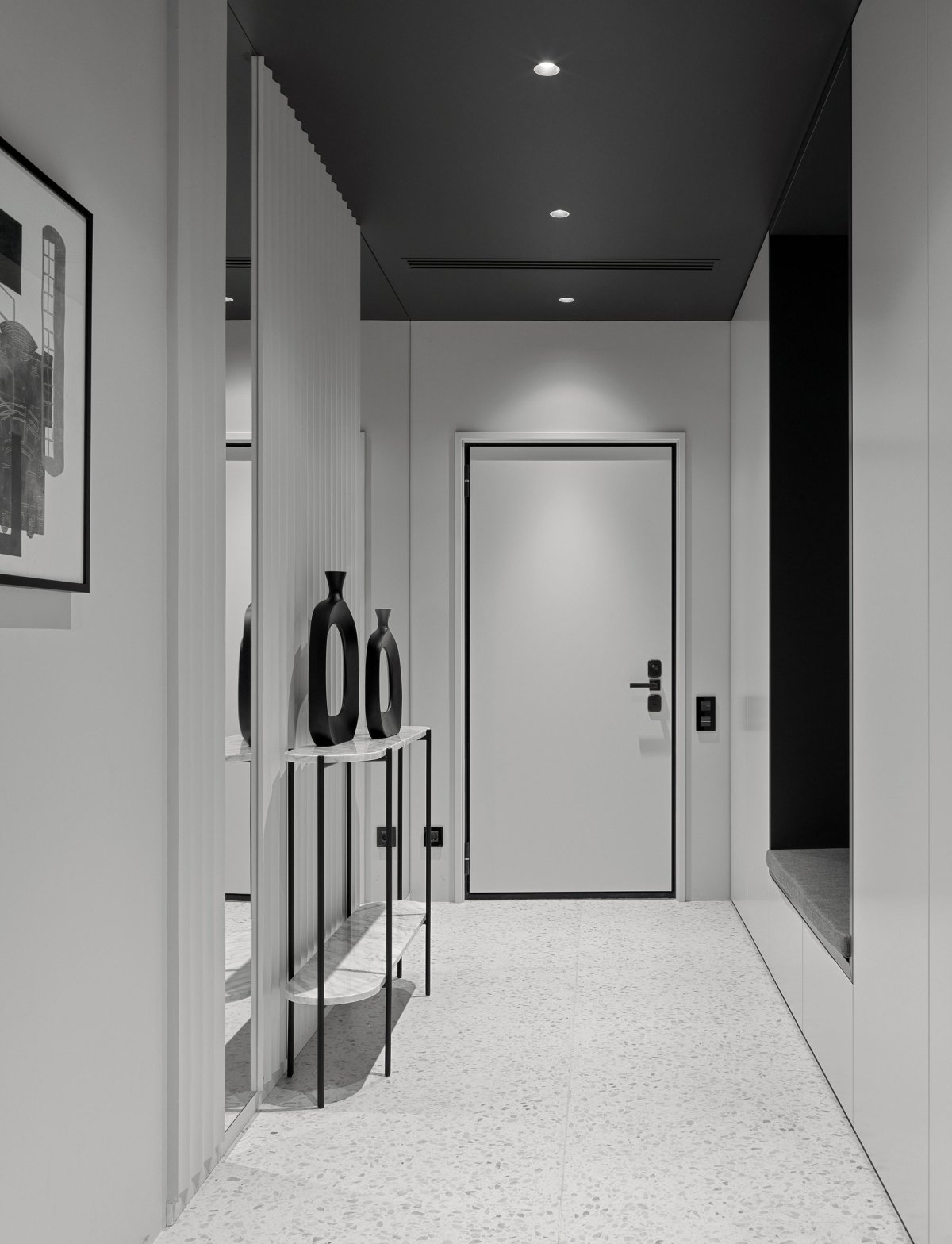 Прихожая-хол пол темный