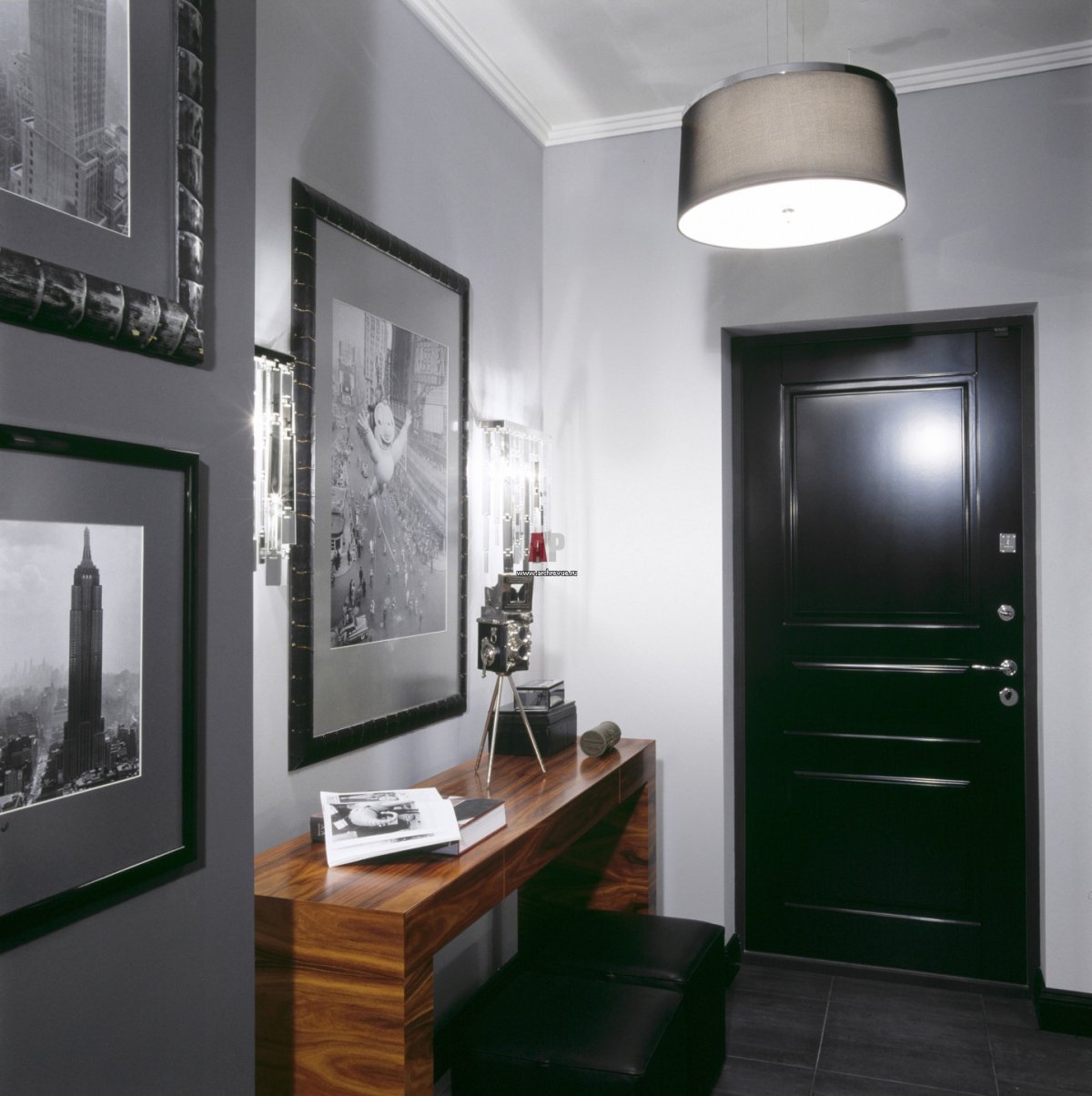 Коричневая прихожая