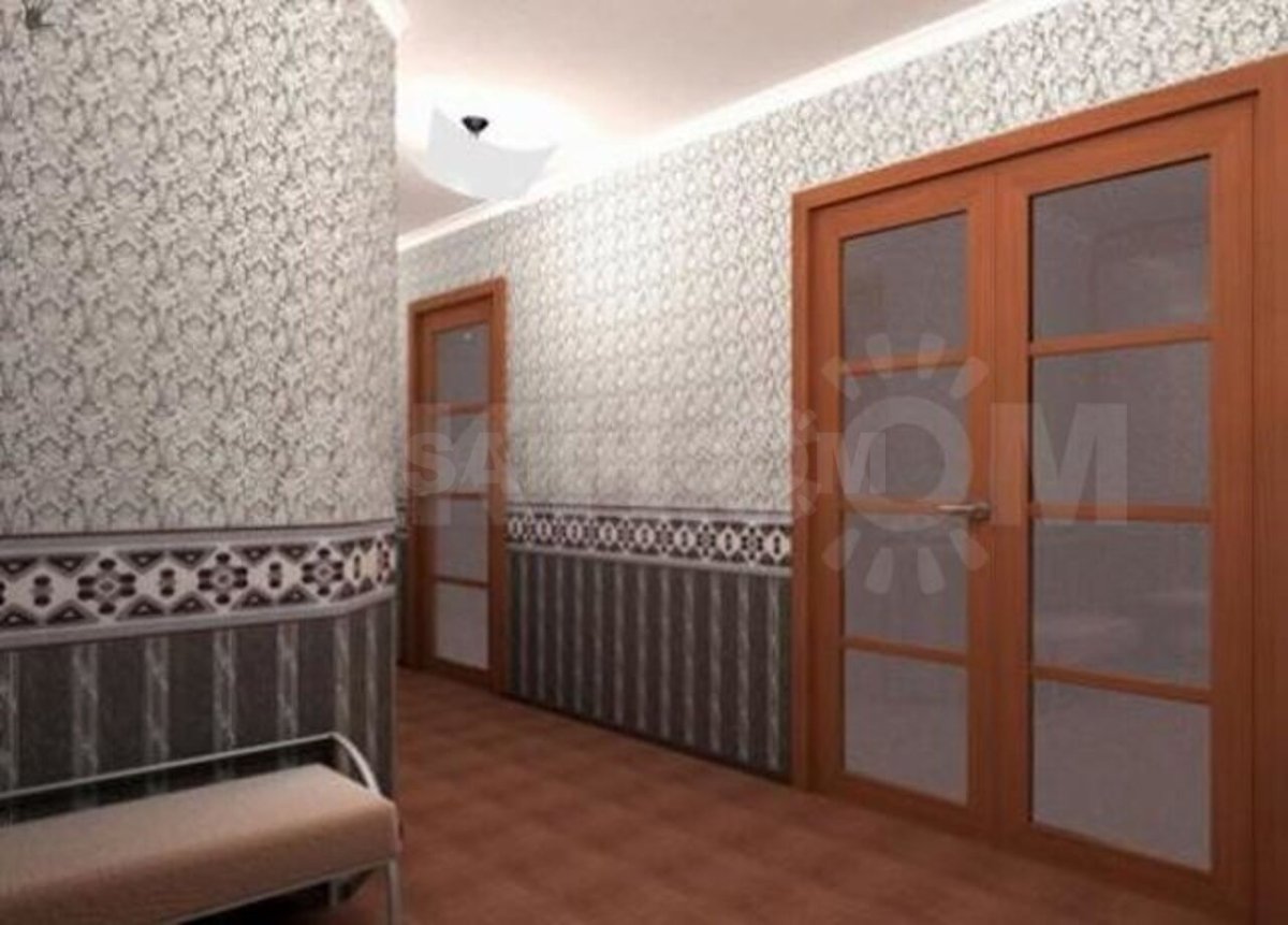 Прихожая с комбинированными обоями