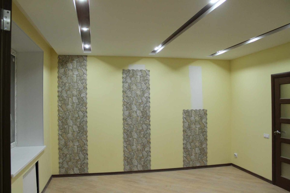 Оклеивание стен обоями по диагонали