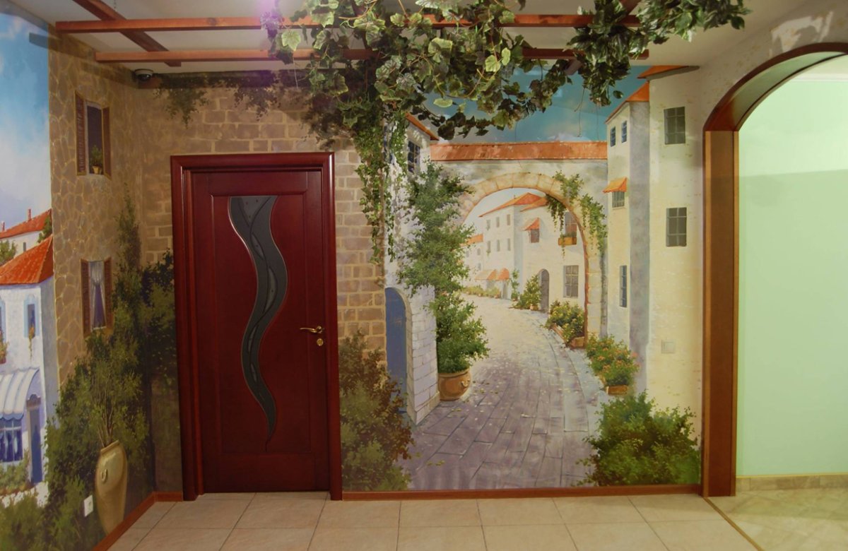 Роспись стен в коридоре