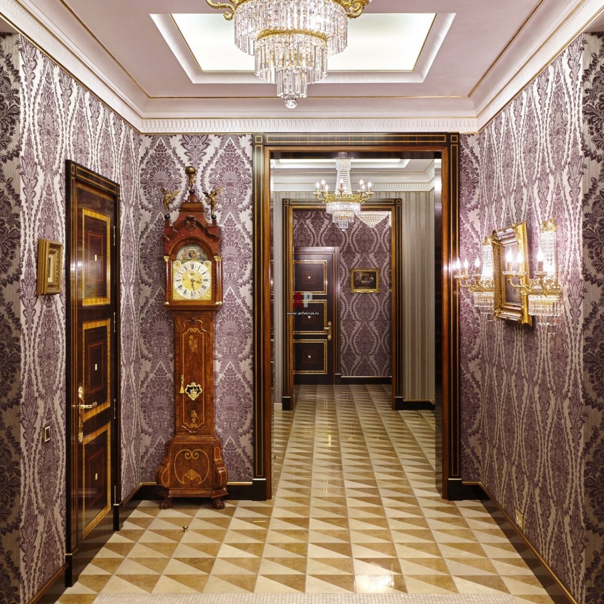 Холл в классическом стиле в частном доме