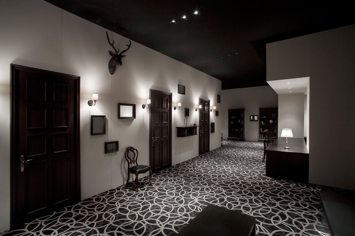 Прихожая черный глянец потолок