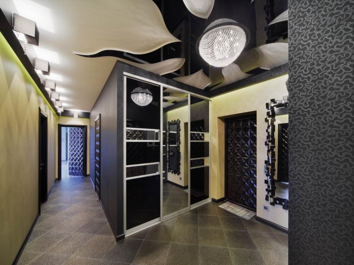 Черно белая прихожая