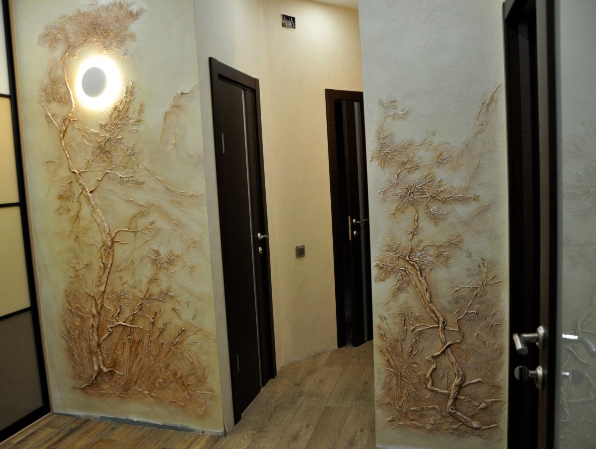 Барельеф в подъезде