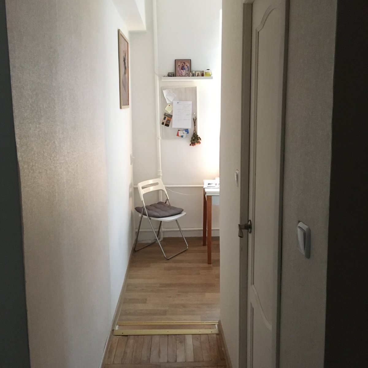 Переход с прихожей в кухню