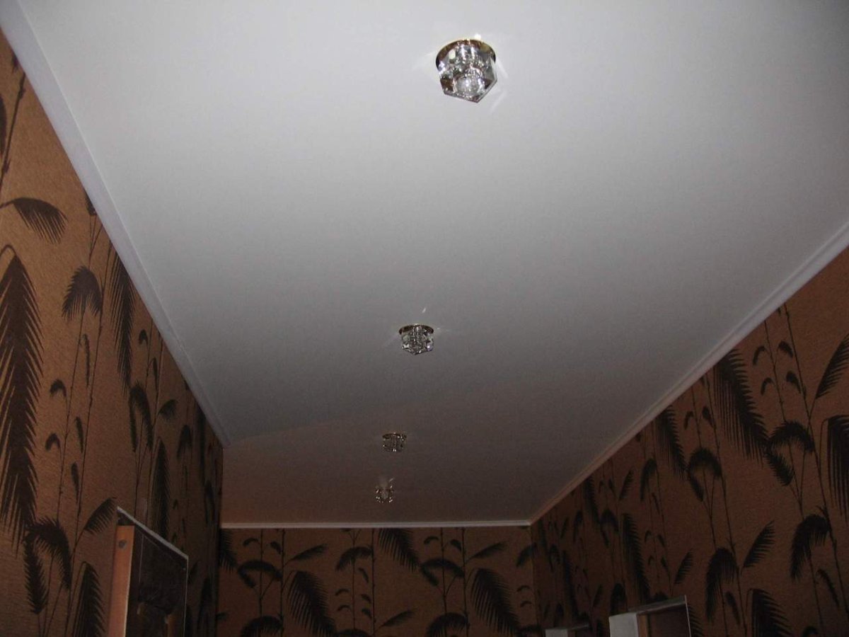 Прихожая обшитая деревом