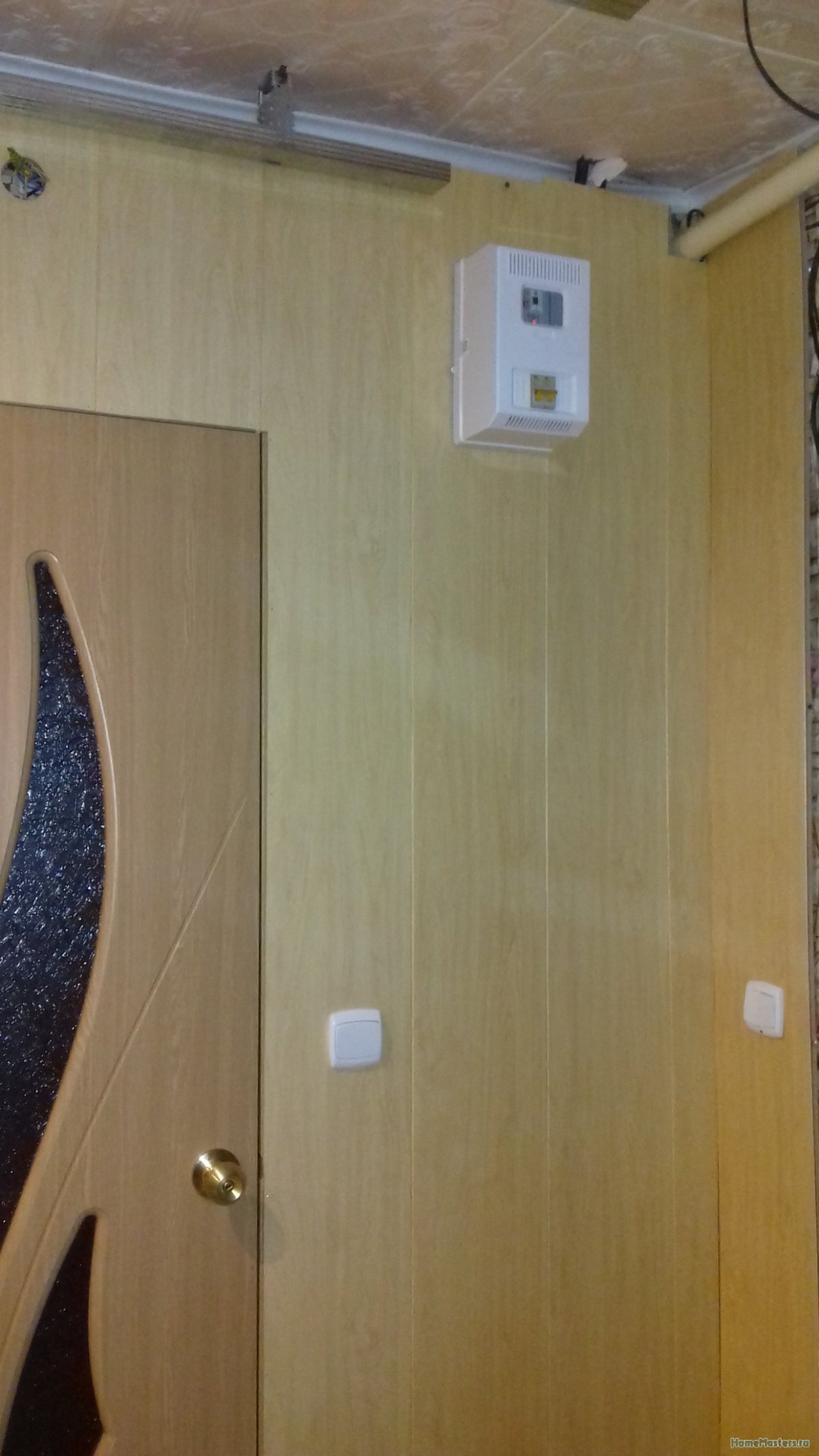 Многоуровневый потолок в коридоре