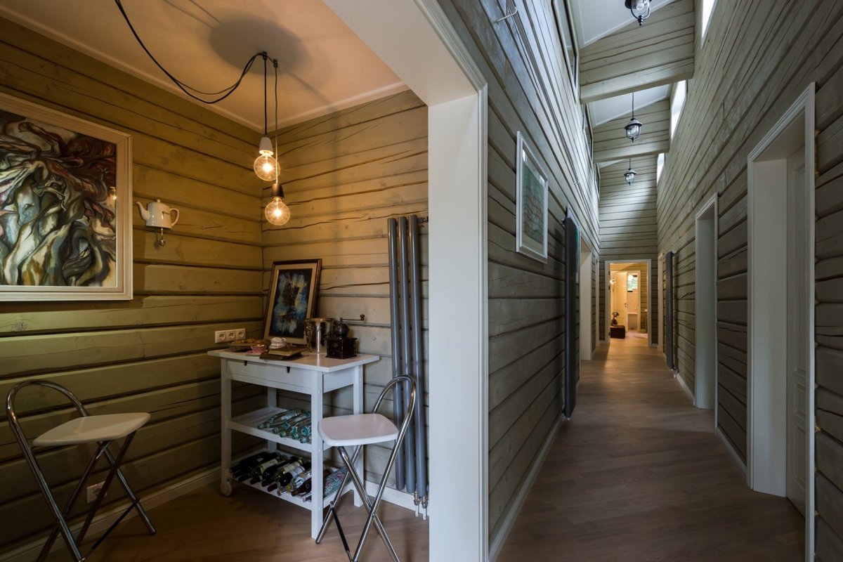 Холл в деревянном доме
