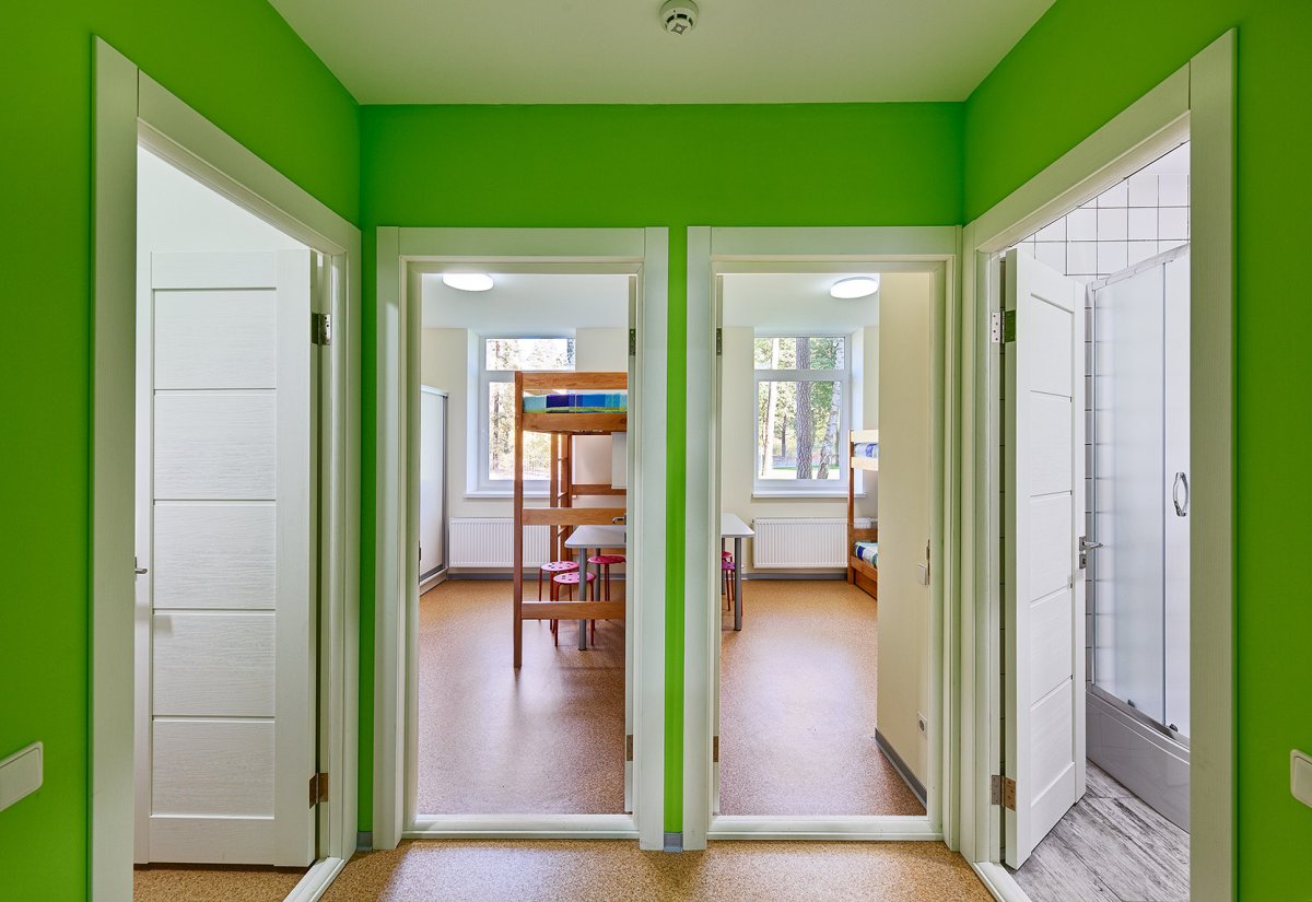 Коридор в зеленых тонах
